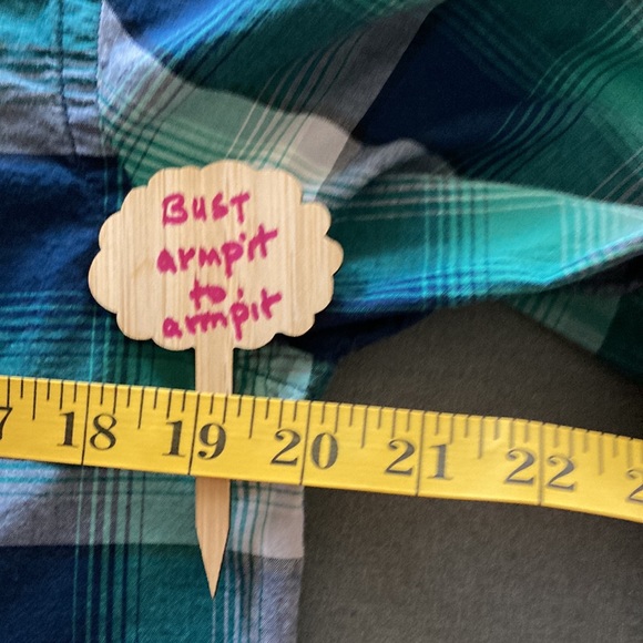 American Eagle Outfitters Slim fit Size M green & blue plaid buttoned down shirt - Picture 8 of 8